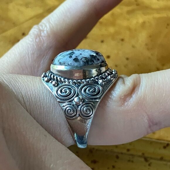 Genuine White Buffalo Sterling Silver Ring Size 7 - Picture 3 of 9